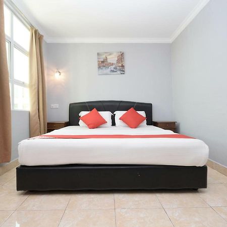Oyo 892 Hotel Grand Nadia Лабуан Екстериор снимка