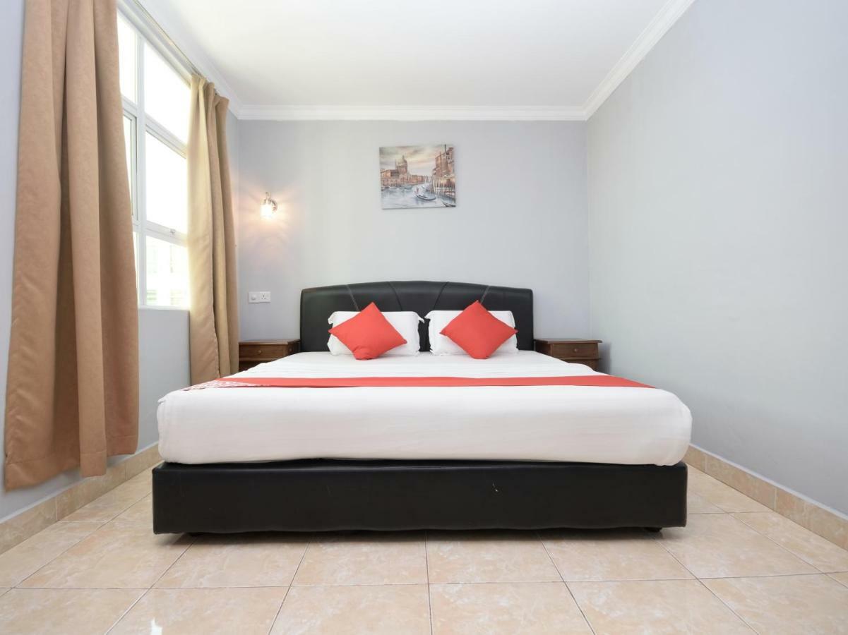 Oyo 892 Hotel Grand Nadia Лабуан Екстериор снимка