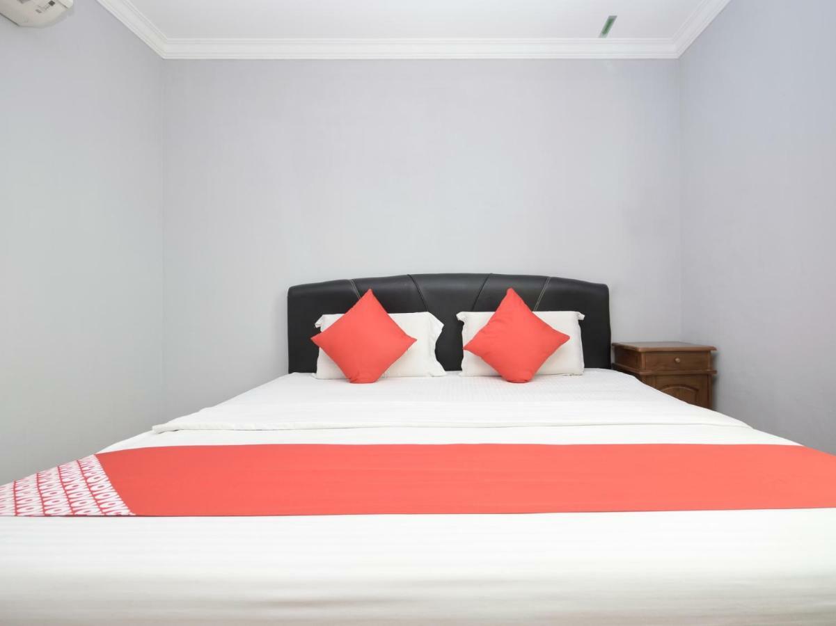 Oyo 892 Hotel Grand Nadia Лабуан Екстериор снимка
