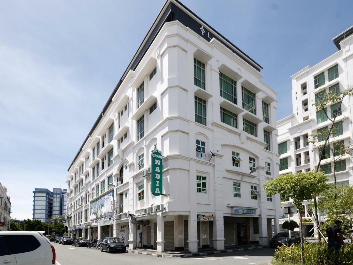 Oyo 892 Hotel Grand Nadia Лабуан Екстериор снимка