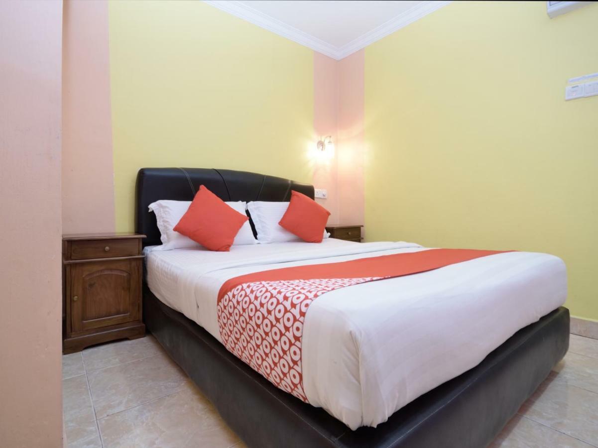 Oyo 892 Hotel Grand Nadia Лабуан Екстериор снимка