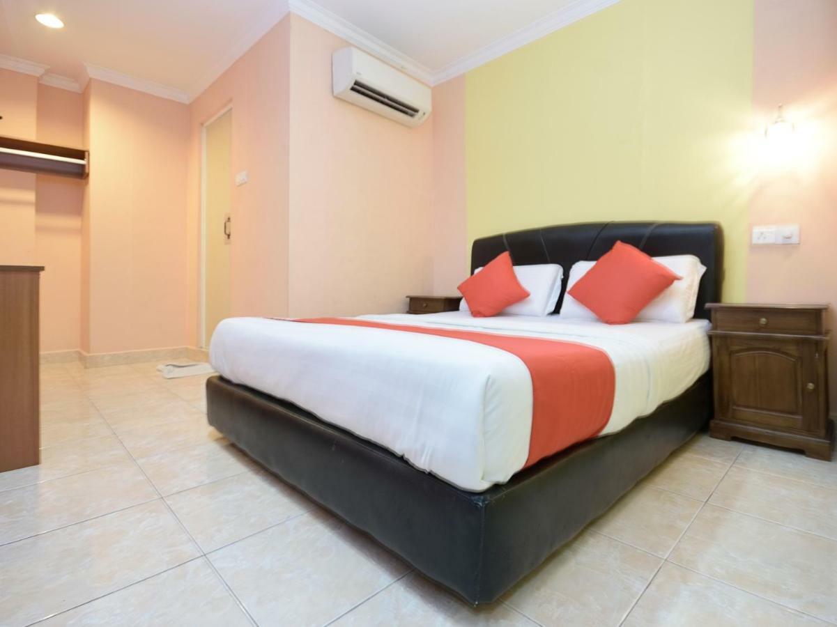 Oyo 892 Hotel Grand Nadia Лабуан Екстериор снимка