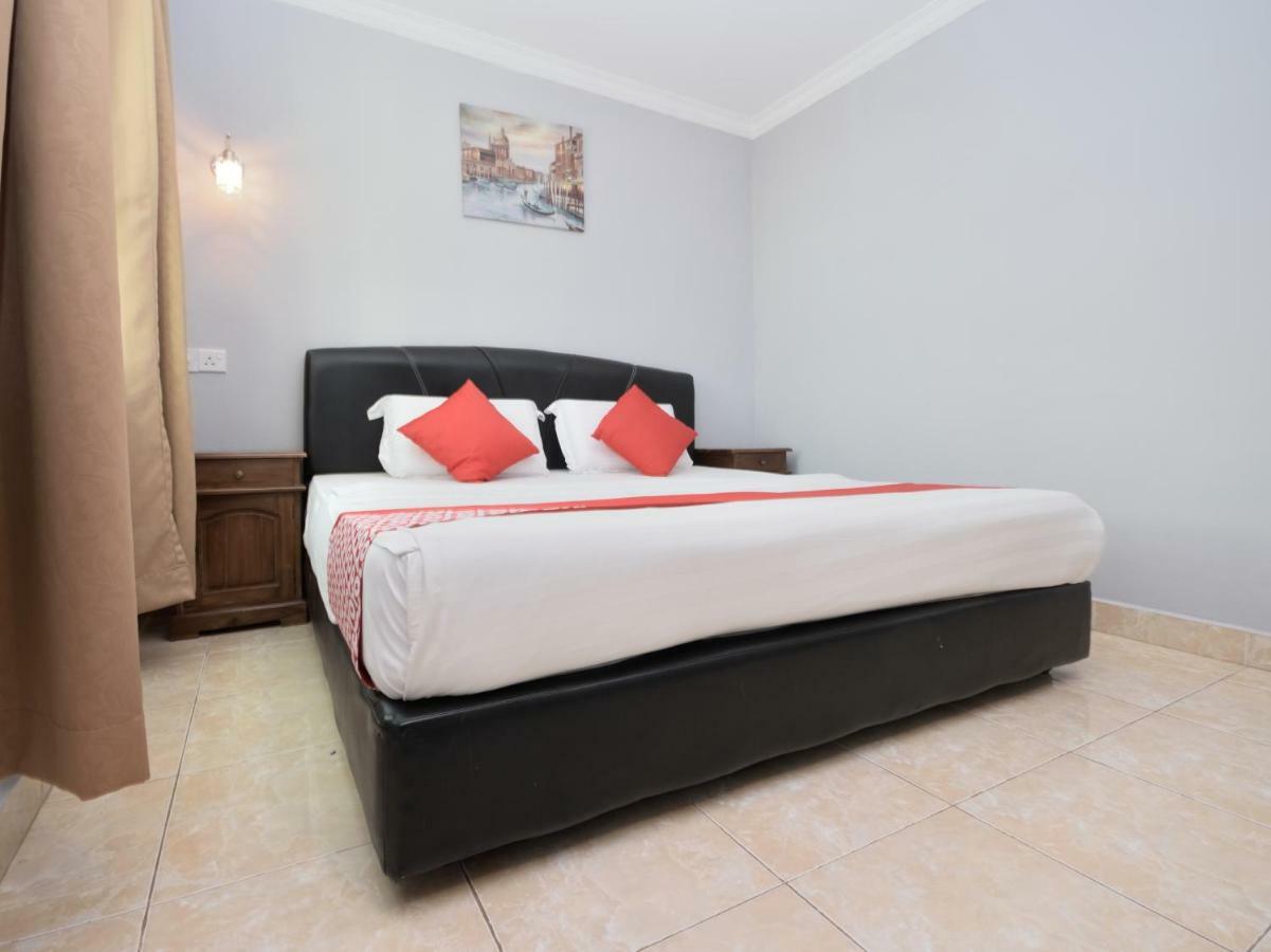 Oyo 892 Hotel Grand Nadia Лабуан Екстериор снимка