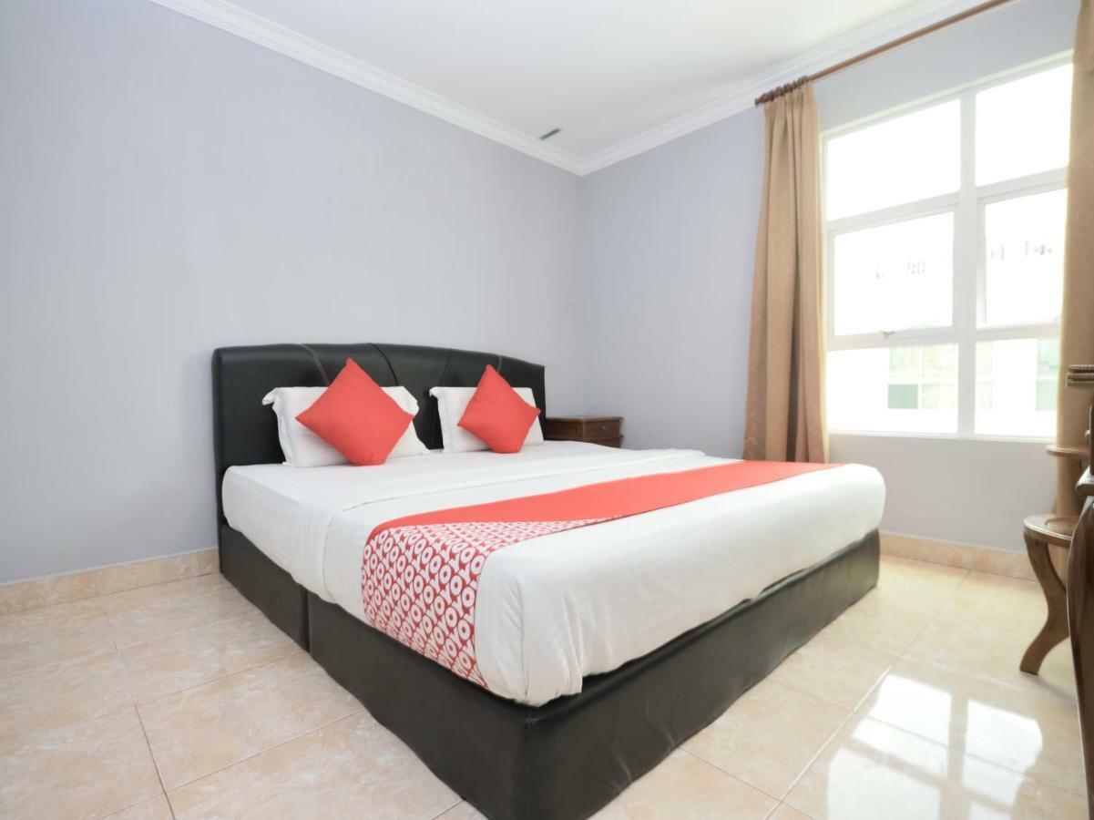 Oyo 892 Hotel Grand Nadia Лабуан Екстериор снимка
