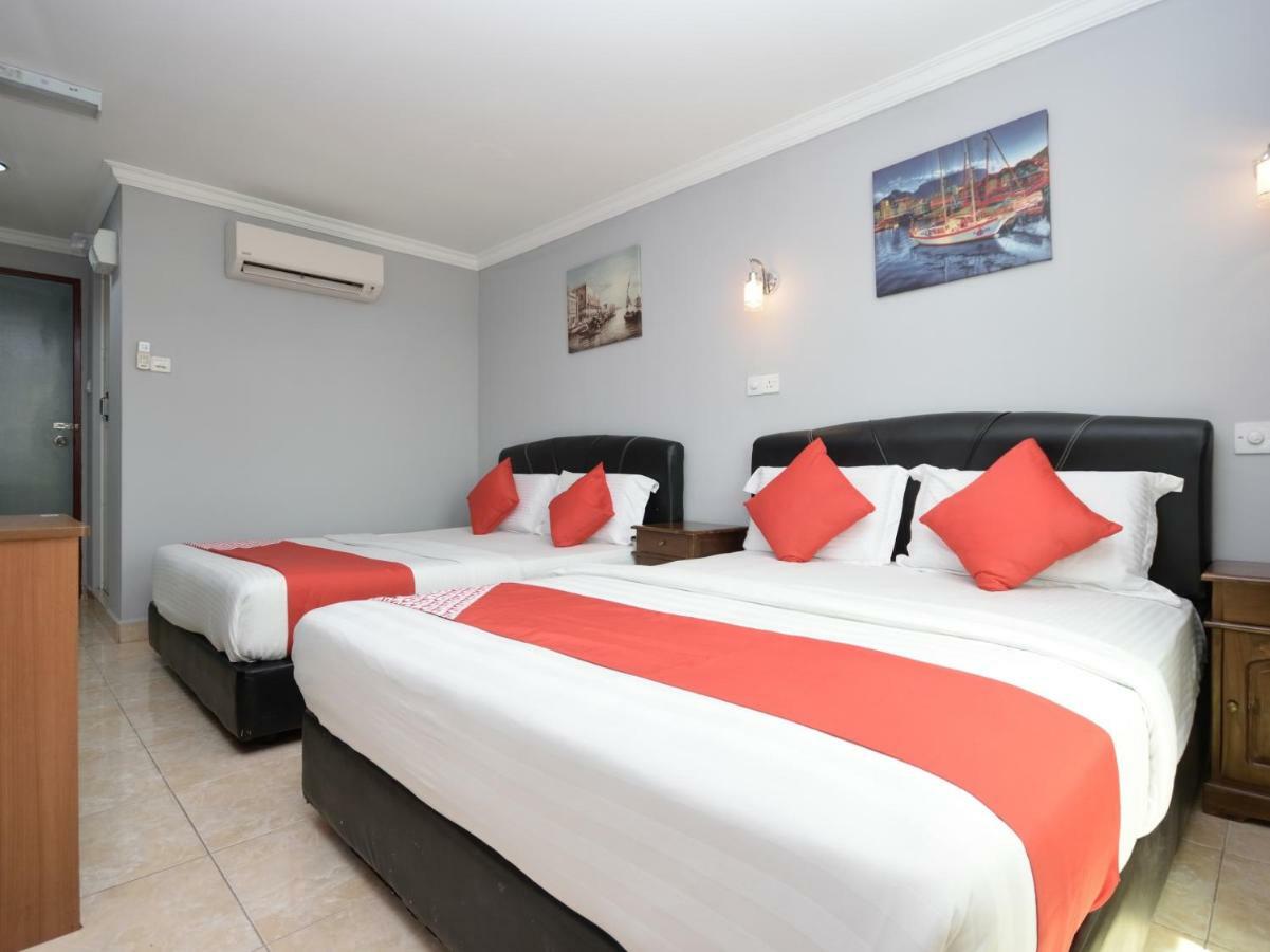 Oyo 892 Hotel Grand Nadia Лабуан Екстериор снимка