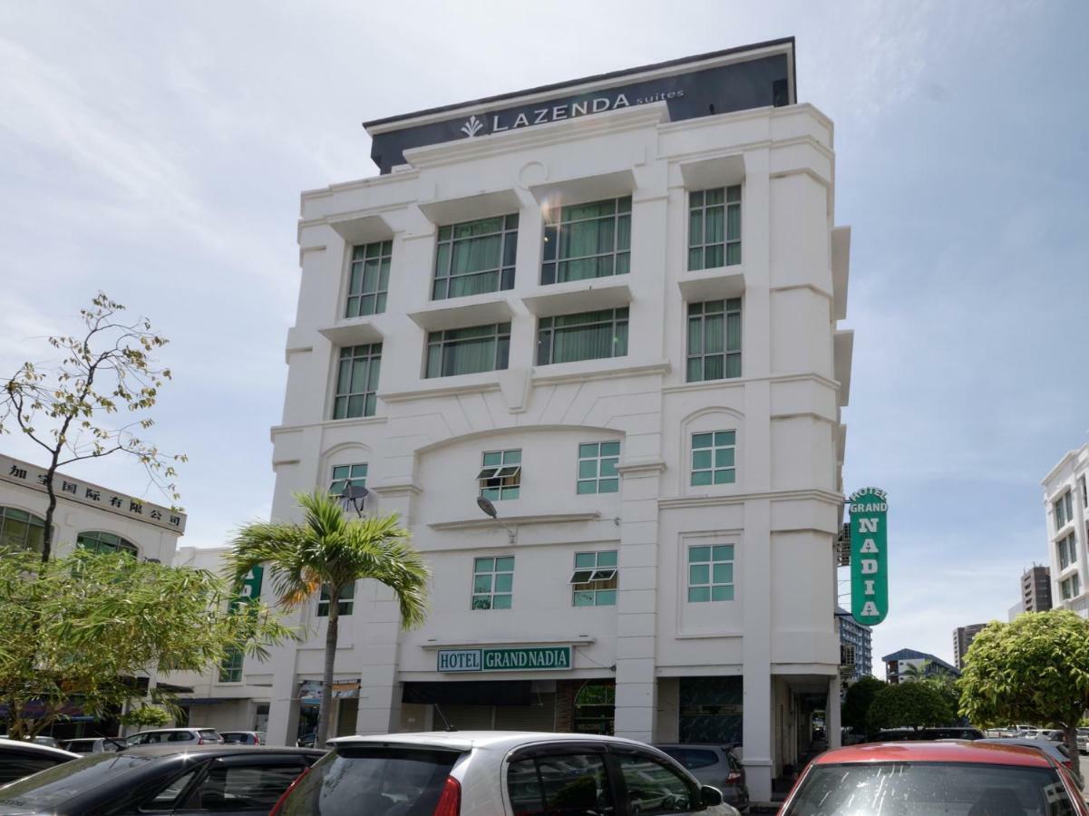 Oyo 892 Hotel Grand Nadia Лабуан Екстериор снимка