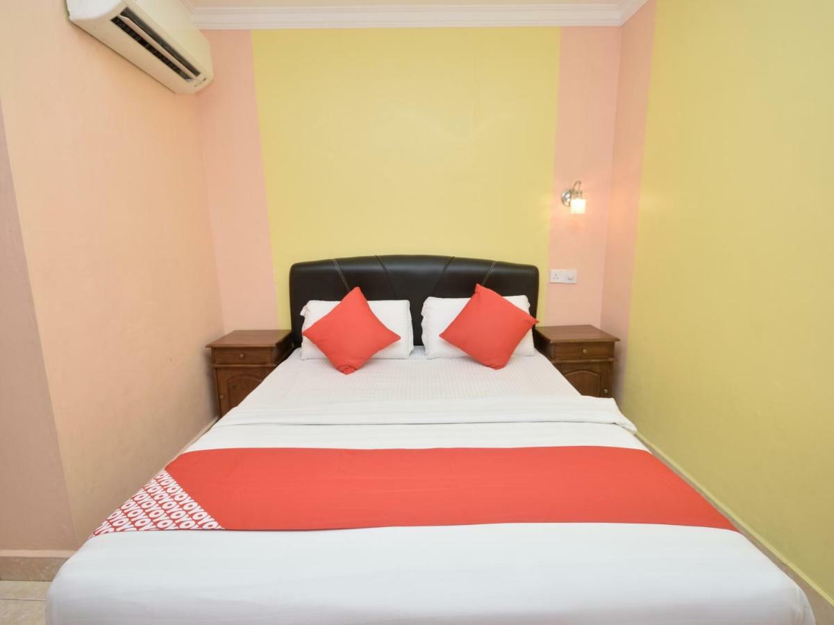 Oyo 892 Hotel Grand Nadia Лабуан Екстериор снимка