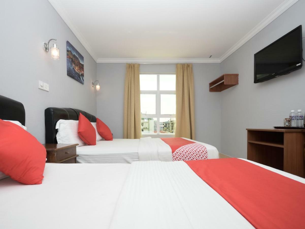 Oyo 892 Hotel Grand Nadia Лабуан Екстериор снимка